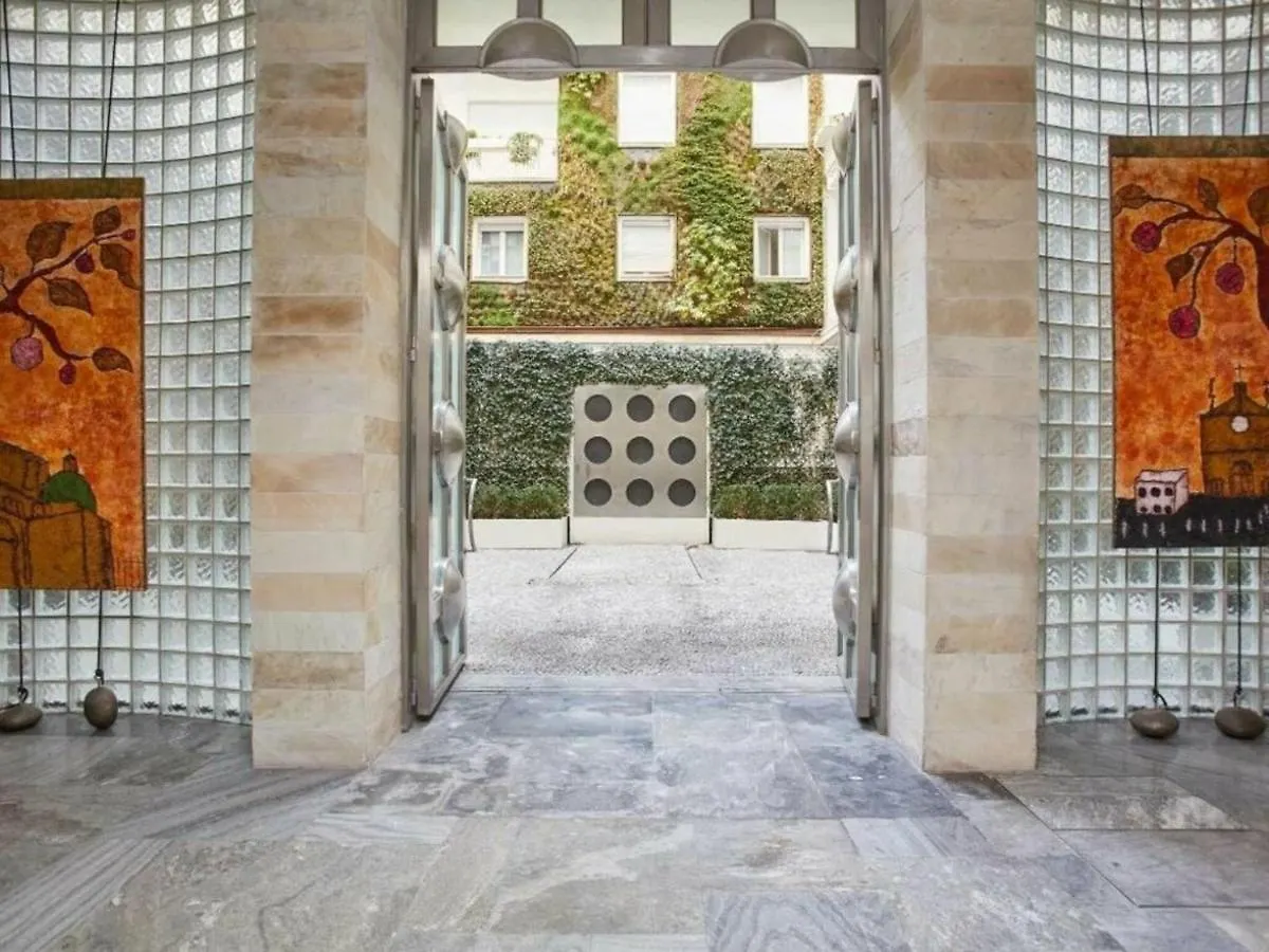 Palazzo Beltrade By Halldis Milano Daire
